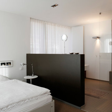 Schlafzimmer mit Blick ins Bad