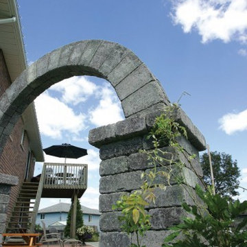 Unilock - Wall featuring Brussels Dimensional paver