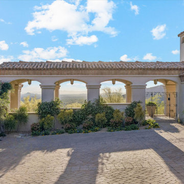 Tuscan Terrace - Courtyard