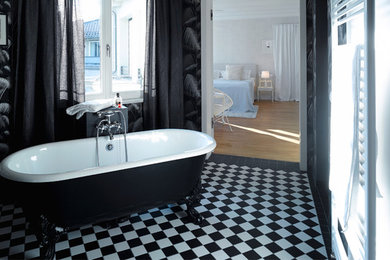 Design ideas for a mid-sized contemporary master bathroom in Berlin with a claw-foot tub and multi-coloured walls.