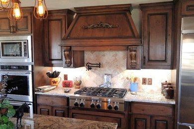 Example of a kitchen design in Dallas