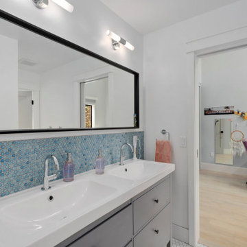 Carlsbad Modern Beach Cottage - Renovation + Addition