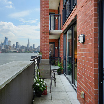 Meticulously maintained 1 bedroom, 1½ bath condo that has it all!