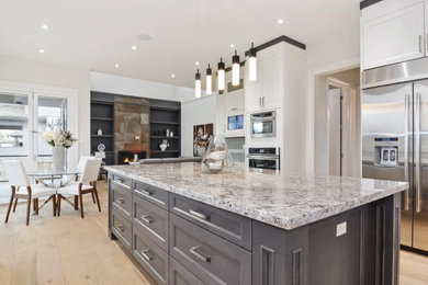 Kitchen - transitional kitchen idea in Vancouver
