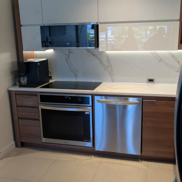 Modern Contrast: Two-Tone Kitchen Makeover with Quartz Countertops