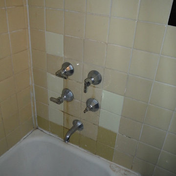 Vintage Bathroom Reomdel Before Photo