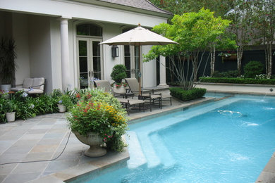 Inspiration for a traditional landscaping in New Orleans.