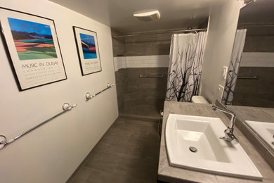 Example of a minimalist home design design in Seattle