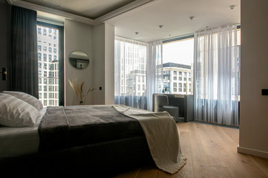Свежая идея для дизайна: хозяйская спальня в современном стиле - отличное фото интерьера