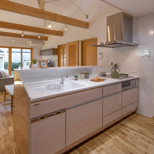 75+ Küchen mit Küchenrückwand in Weiß und Tapetendecke Ideen & Bilder