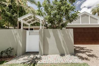This is an example of a contemporary exterior in Cairns.