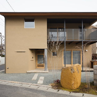 他の地域の和風のおしゃれな家の外観 (茶色い外壁) の写真