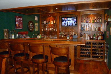 Inspiration for a craftsman home bar remodel in Chicago