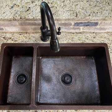 33" Hammered Copper 25/75 Double Basin Kitchen Sink (K25DB33199)