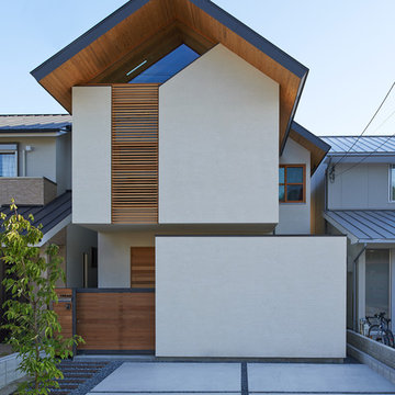 重ね屋根の家