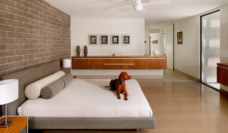 ¿Cuál es el mejor lugar para colocar la cama en el dormitorio?