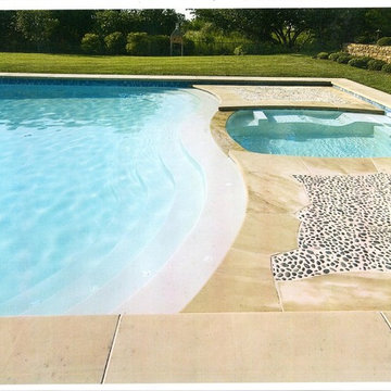 Simple swimming pool/spa by the bay with a 'bebble beach'