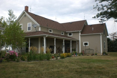 Example of a mid-sized classic brown one-story vinyl exterior home design in Other