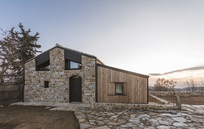Italy Houzz Tour: A Ruined Farmhouse Gets a Sustainable New Life