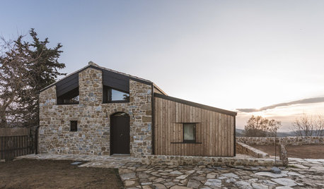 Italy Houzz Tour: A Ruined Farmhouse Gets a Sustainable New Life
