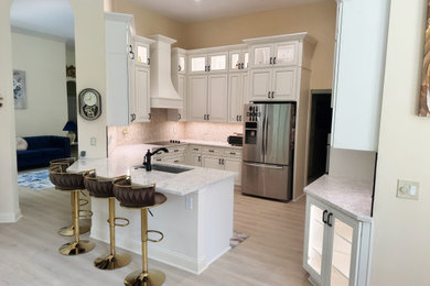 Inspiration for a timeless kitchen remodel in Jacksonville