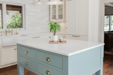 Kitchen - kitchen idea in Albuquerque