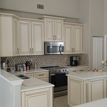 Traditional style Kitchen cabinets