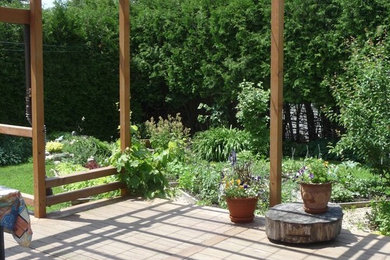 Inspiration for a coastal patio remodel in Montreal