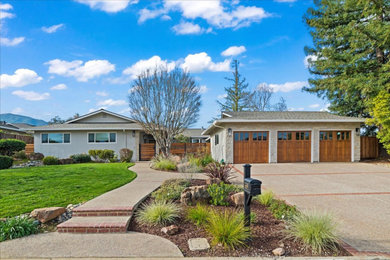 Inspiration for a large and multi-coloured contemporary bungalow detached house in San Francisco with mixed cladding, a shingle roof and a grey roof.