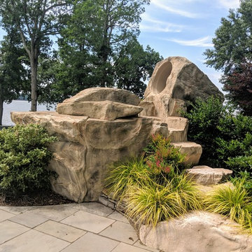 Lakeside Luxury Vanishing Edge Pool
