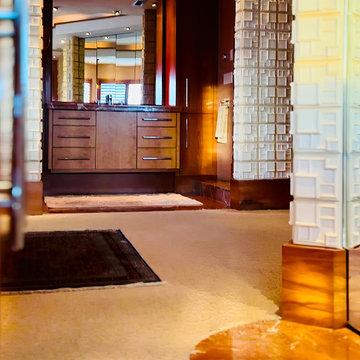 James Bond Condo