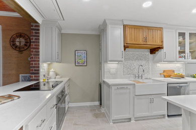 Kitchen - country kitchen idea in New Orleans