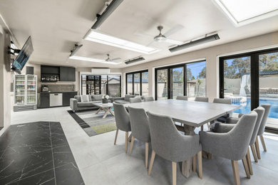 This is an example of a dining room in Canberra - Queanbeyan.