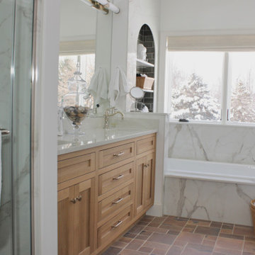 Double vanity in white oak with champagne bronze hardware