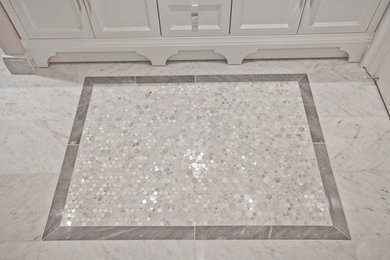 Inspiration for a bathroom remodel in Toronto