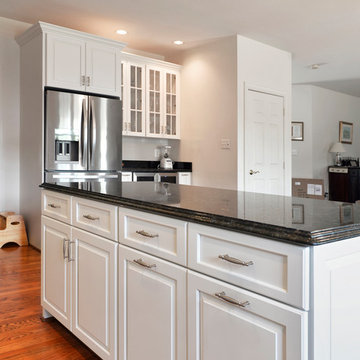 White Laminate Kitchen with Mudroom in Darnestown, MD