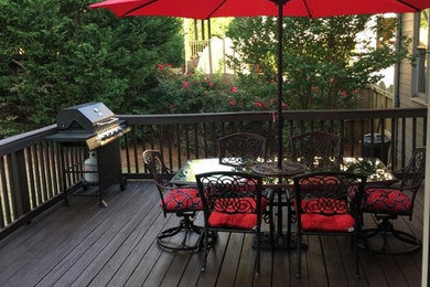 Inspiration for a mid-sized timeless backyard deck remodel in Atlanta with no cover
