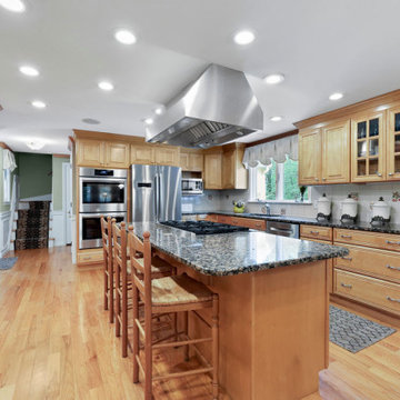 17 Stonepost Road, Glastonbury, CT 06033