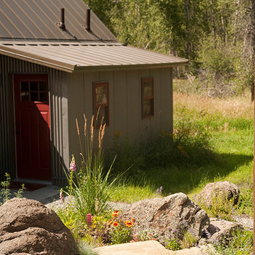 View of Guesthouse at Montana River Lodge