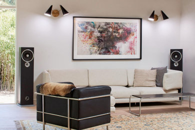 Example of a 1950s living room design in Los Angeles