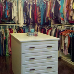 White traditional closet - Products