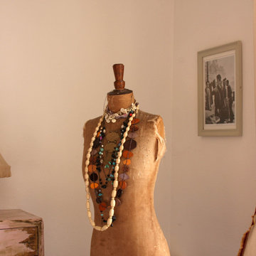 Vintage manequin for jewellery