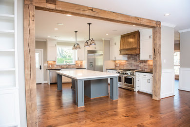 Example of a country kitchen design in Houston