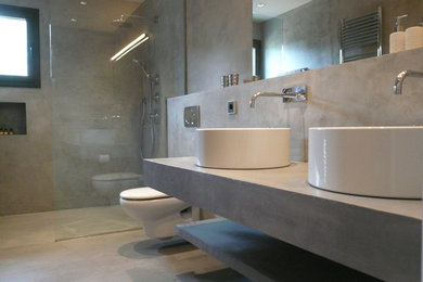 Minimalist bathroom photo in San Francisco