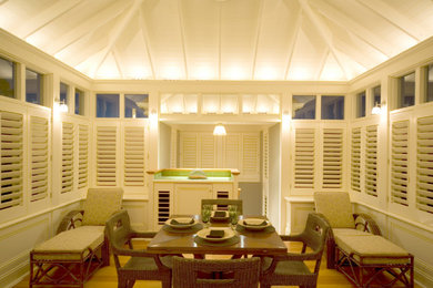 This is an example of a traditional sunroom in Perth.