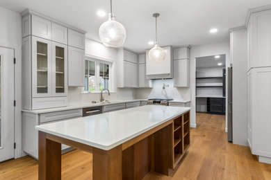 Example of an arts and crafts kitchen design in Nashville