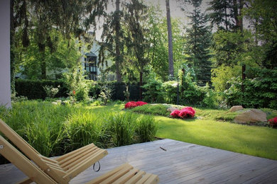 Design ideas for a large traditional backyard deck in Berlin with a container garden and no cover.