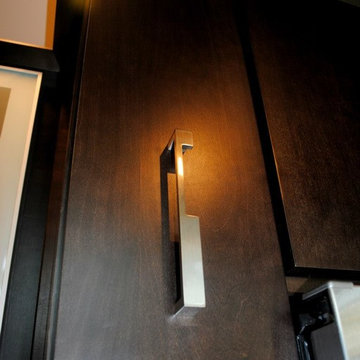 Maple Rohe Espresso Cabinets