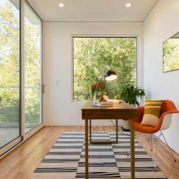 The Oakland Skyline Jewel: A Modern Tri-Level Transformation