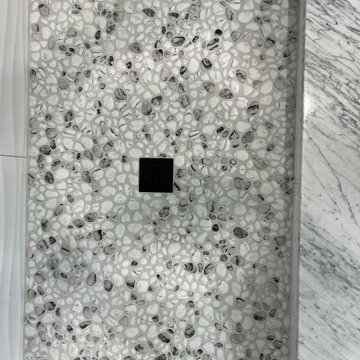 Grosse Pointe Woods, MI bathroom